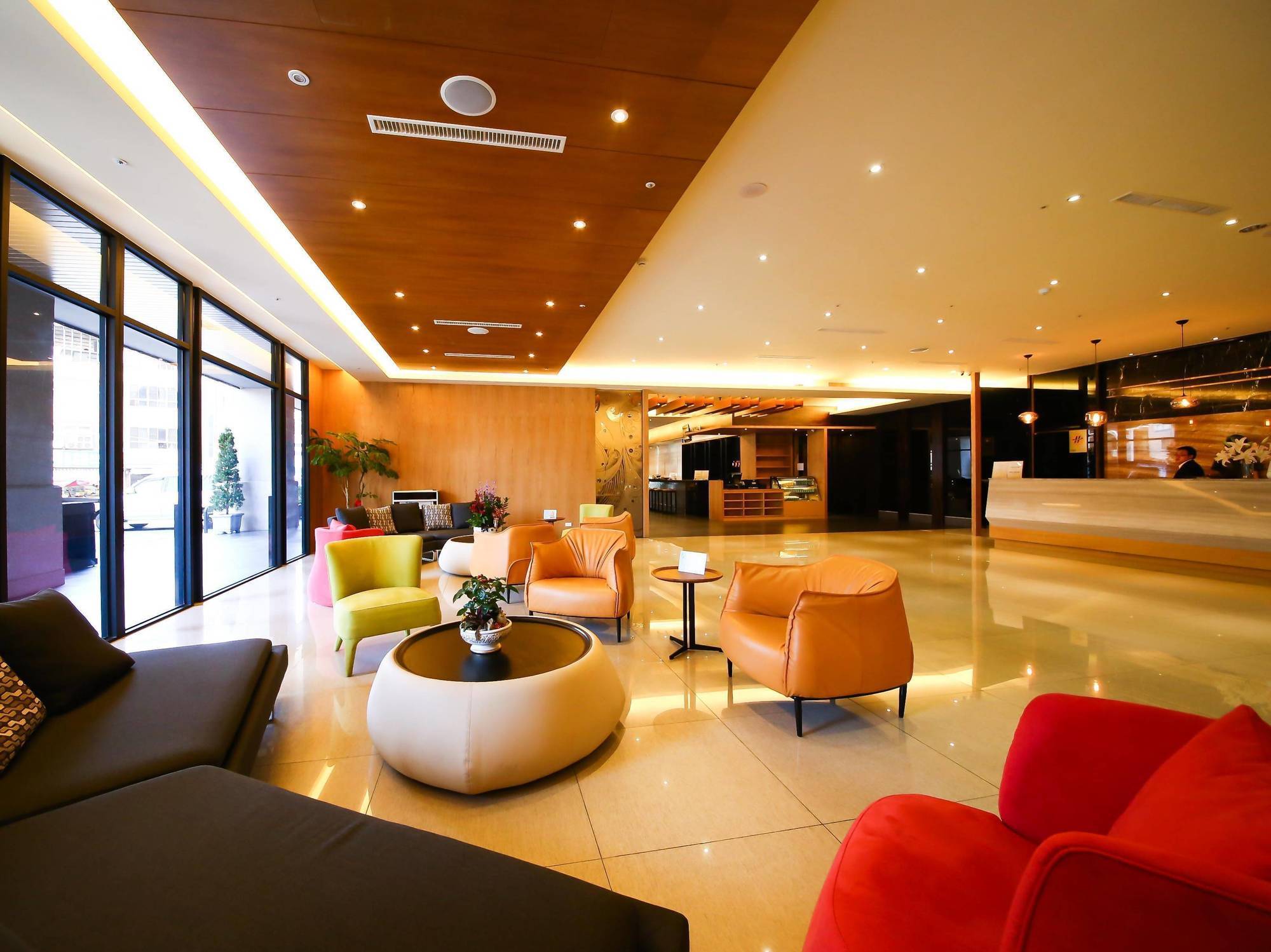 Jai Chateau Hotels & Hostels Тайнань Экстерьер фото